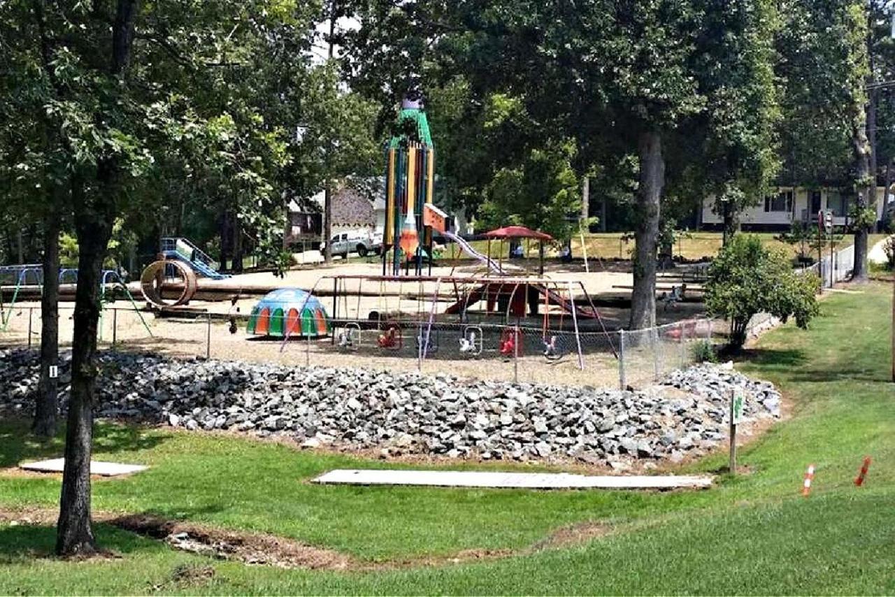 הוט ספרינגס Resort Home On Half A Wooded Acres Sleeps Up To 14 Firepit For Smores מראה חיצוני תמונה